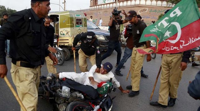 Dozens arrested in Karachi after PTI stages rally in solidarity with Imran Khan