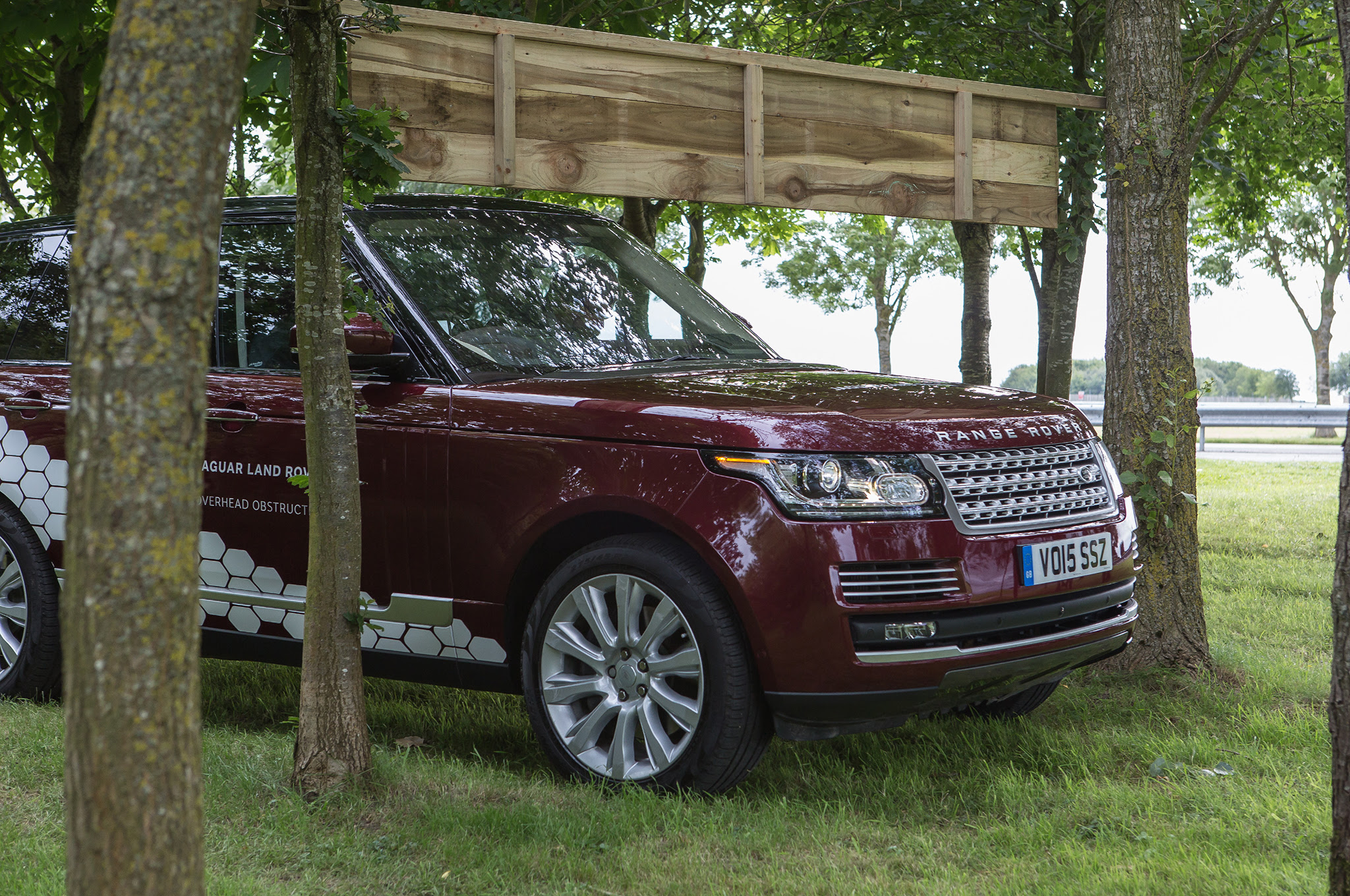 Land Rover Range Rover with Overhead clearance assist 01