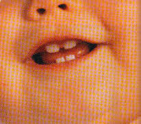 bebe con dientes