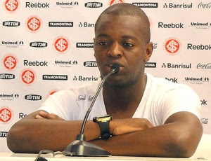 Zé Roberto durante entrevista do Internacional (Foto: Alexandre Alliatti / Globoesporte.com)