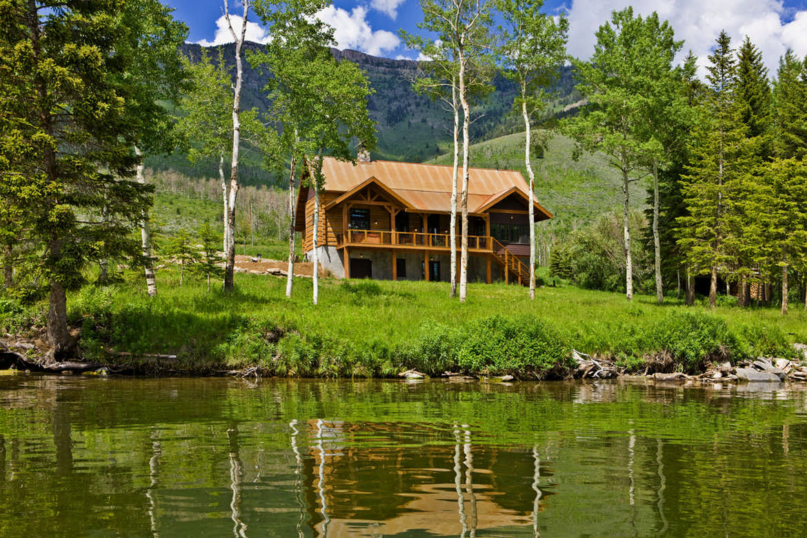 A Stunning & Sturdy Mountain Cabin - Cabin Life