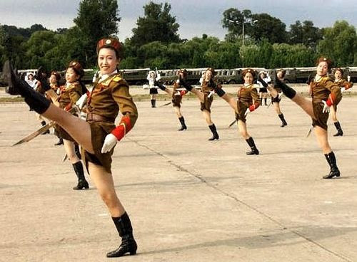 Hot Women in Uniform (40 pics)