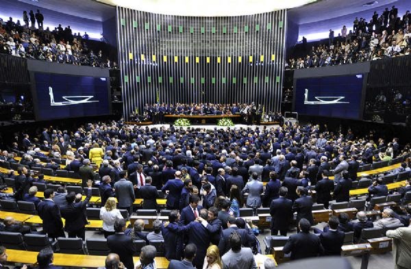 Deputados de MT aguardam “provas irrefutáveis” para assinar pedido de cassação de Eduardo Cunha