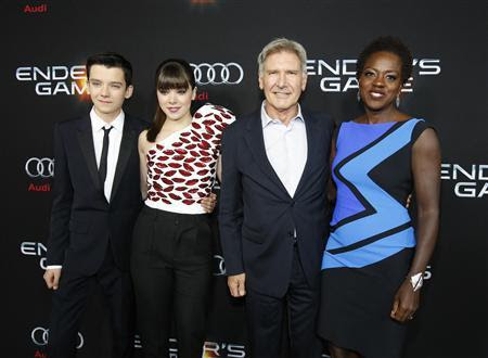 Cast members Asa Butterfield (L-R), Hailee Steinfeld, Harrison Ford and Viola Davis pose at the premiere of ''Ender's Game'' at the TCL Chinese theatre in Hollywood, California October 28, 2013. REUTERS/Mario Anzuon