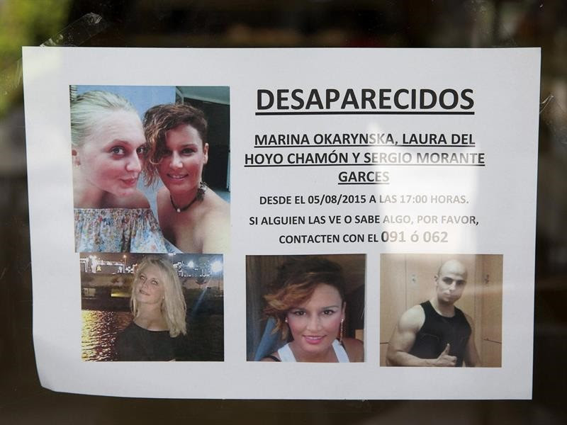 Cuenca estaba empapelada con carteles con la foto de los desaparecidos: Laura, Marina y su exnovio Sergio | EFE