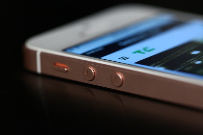 iPhoneSESide