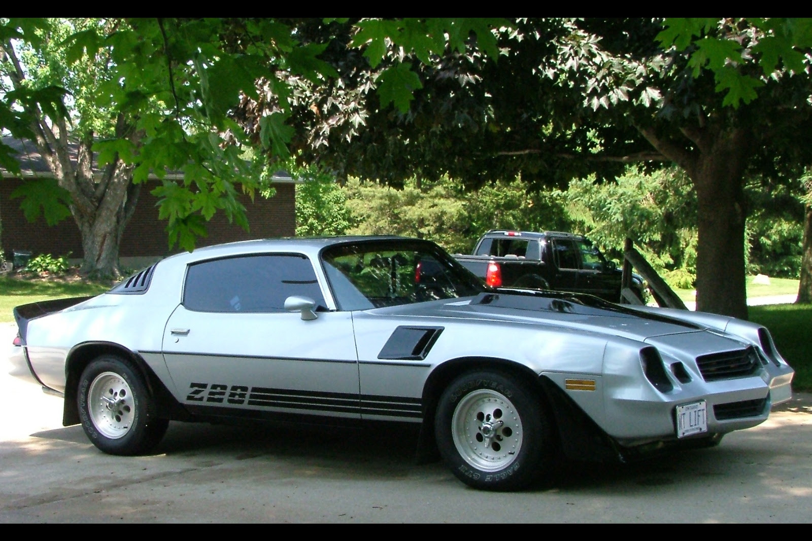 Outstanding 1981 Camaro Z28 Silver 1600 x 1067 · 588 kB · jpeg