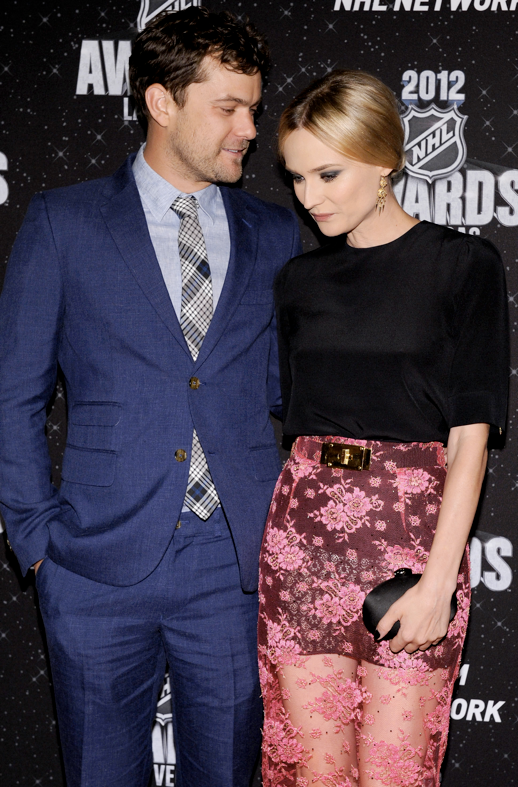 CHIC COUPLE DIANE KRUGER JOSHUA JACKSON NHL ALESSANDRA RICH DRESS TOP BLACK TOP NEON PINK LACE MAXI SKIRT BELTED SMALL BLACK CLUTCH 2