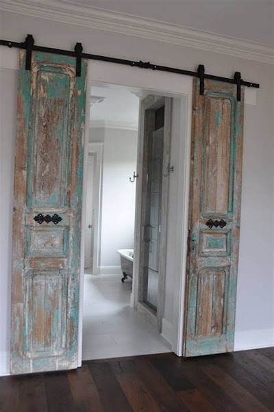 Vintage Barn Doors: A Relaxed English Bedroom With Silo Structure