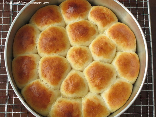 Roti Paun (Little butter buns)