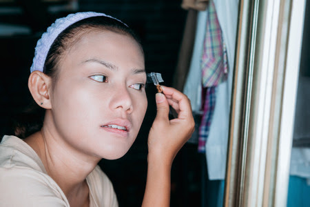 巷で流行りの早く眉毛を生やす方法10個と眉育専用育毛剤や美容液の効果についてまとめてみた