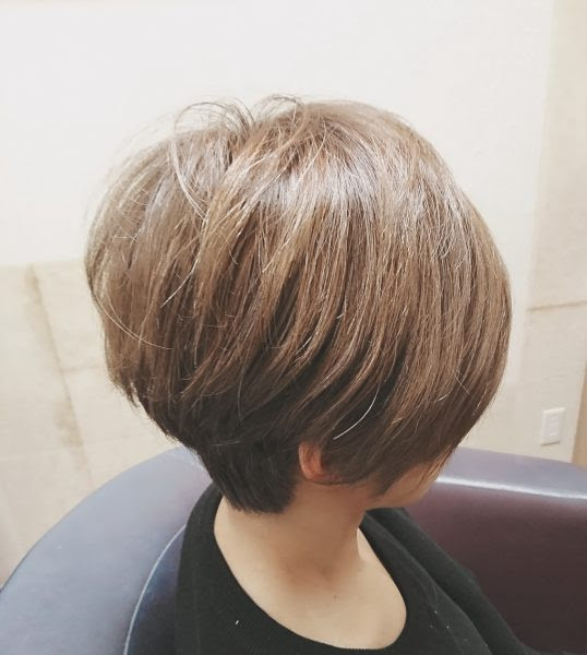 カッコいい大人女子のアシンメトリーショートボブ Ipse イプセ