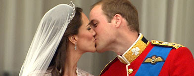 Kate Middleton and Prince William kiss (AP/APTN)