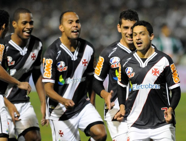 Eder Luis gol Vasco x Coritiba (Foto: André Durão / Globoesporte.com)