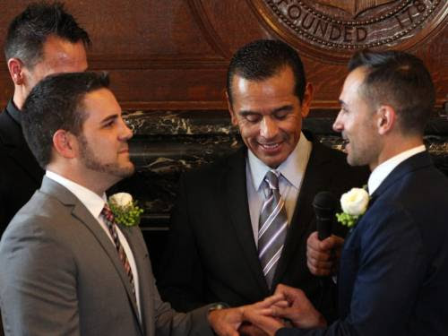 Gay weddings have begun again in California after a court lifted a ban on them. (AAP)