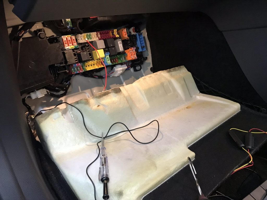 本社 逗子店 前後ドライブレコーダー取付 バッテリー交換 メルセデス ベンツ A180 W176 エス ビー石油 有 本社 逗子店