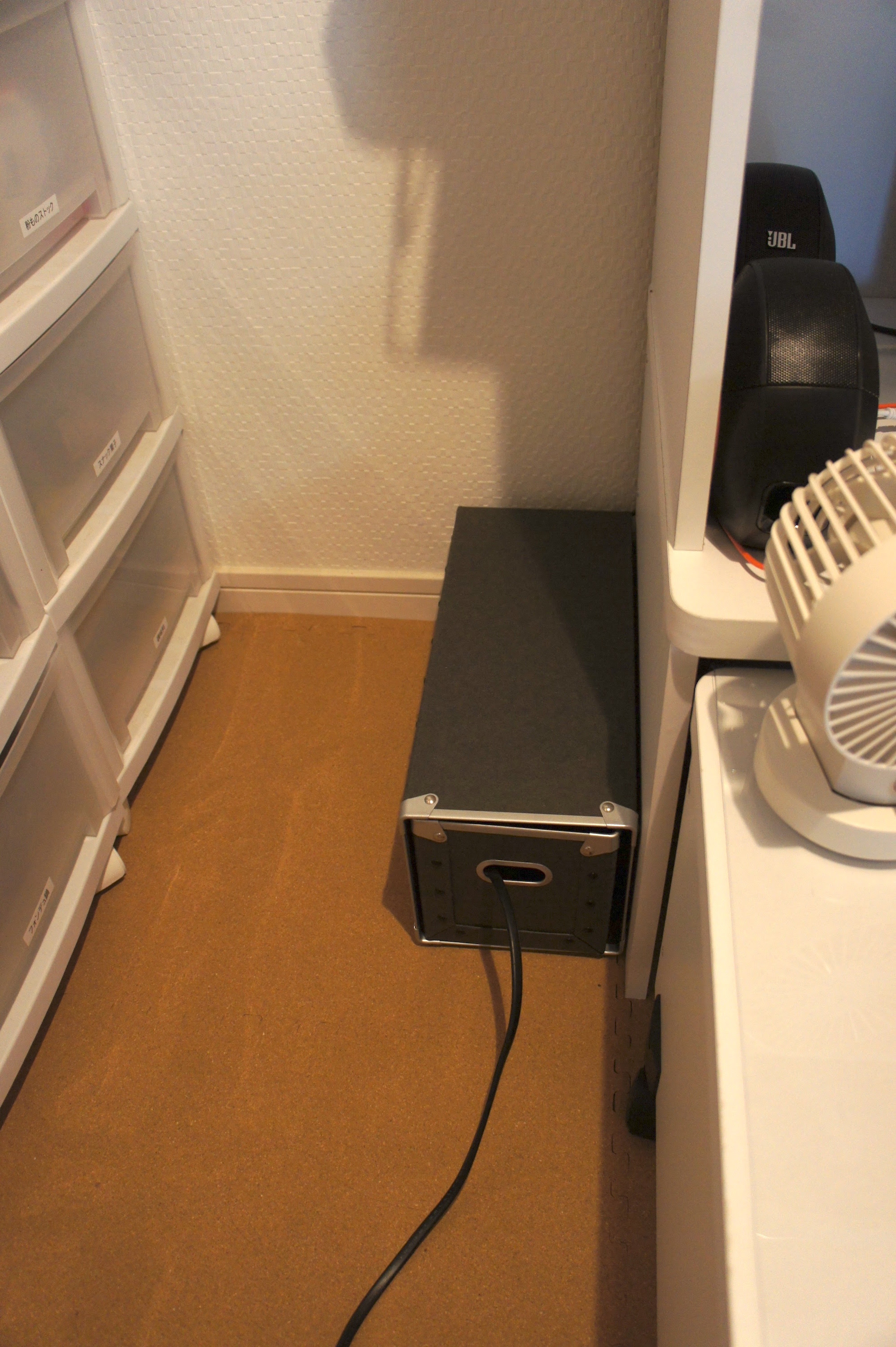 無印の硬質パルプボックスを使ってケーブルボックスを作る 