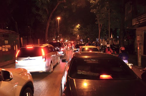 Nhiều cung đường ở Thủ đô ùn tắc ngày mùng Một Tết - 9
