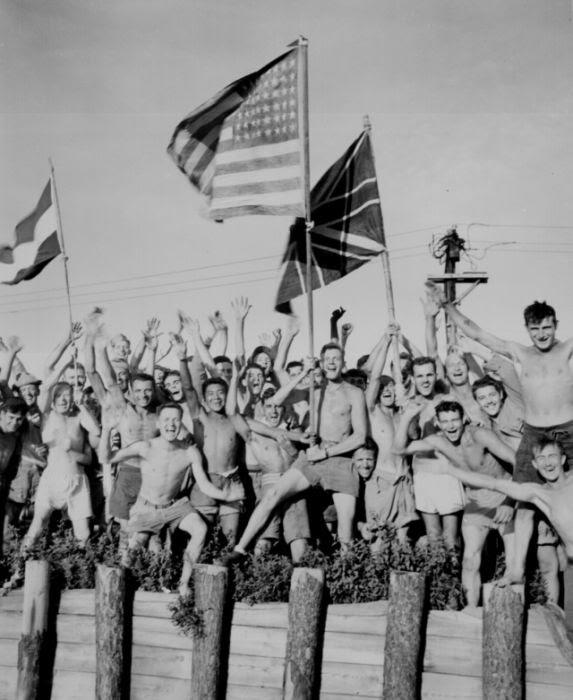 WWII Prisoners (16 pics)