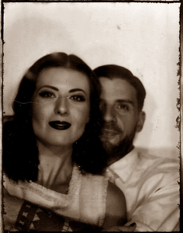 VINTAGE_PHOTO_LOVE_COUPLE_PHOTOAUTOMAT_BERLIN_NEUKOELLN_HERMANNPLATZ_LIEBE_40S_50S_HAIR_MAKE-UP