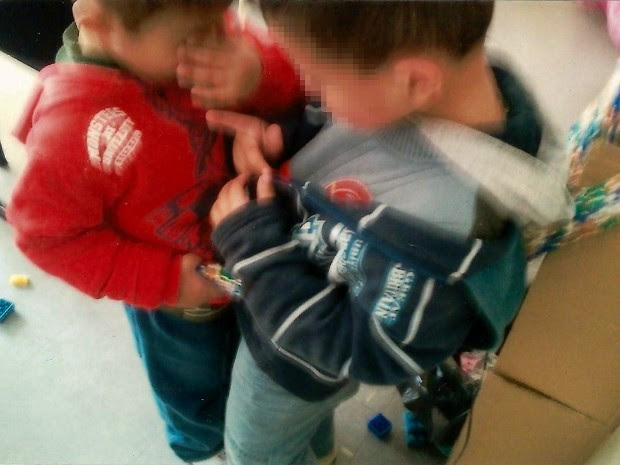 Meninos foram amarrados a berço com um cachecol em Avaré (Foto: Arquivo pessoal)