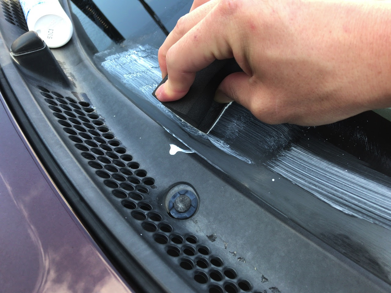 車ガラスの水垢 ウロコの落とし方 同時に油膜も除去できてコーティング効果up 自動車メンテナンスお役立ち情報blog