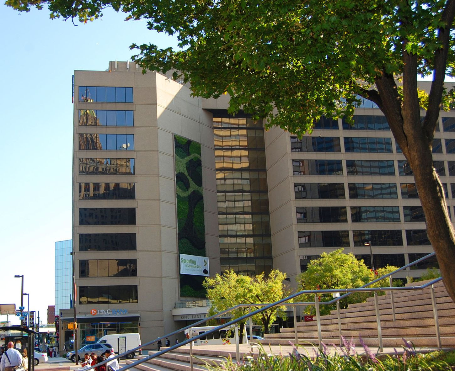PNC Bank Baltimore Green Wall - Greenroofs.com