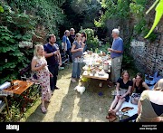 Gaya Terbaru 26+ Family Gathering In The Garden