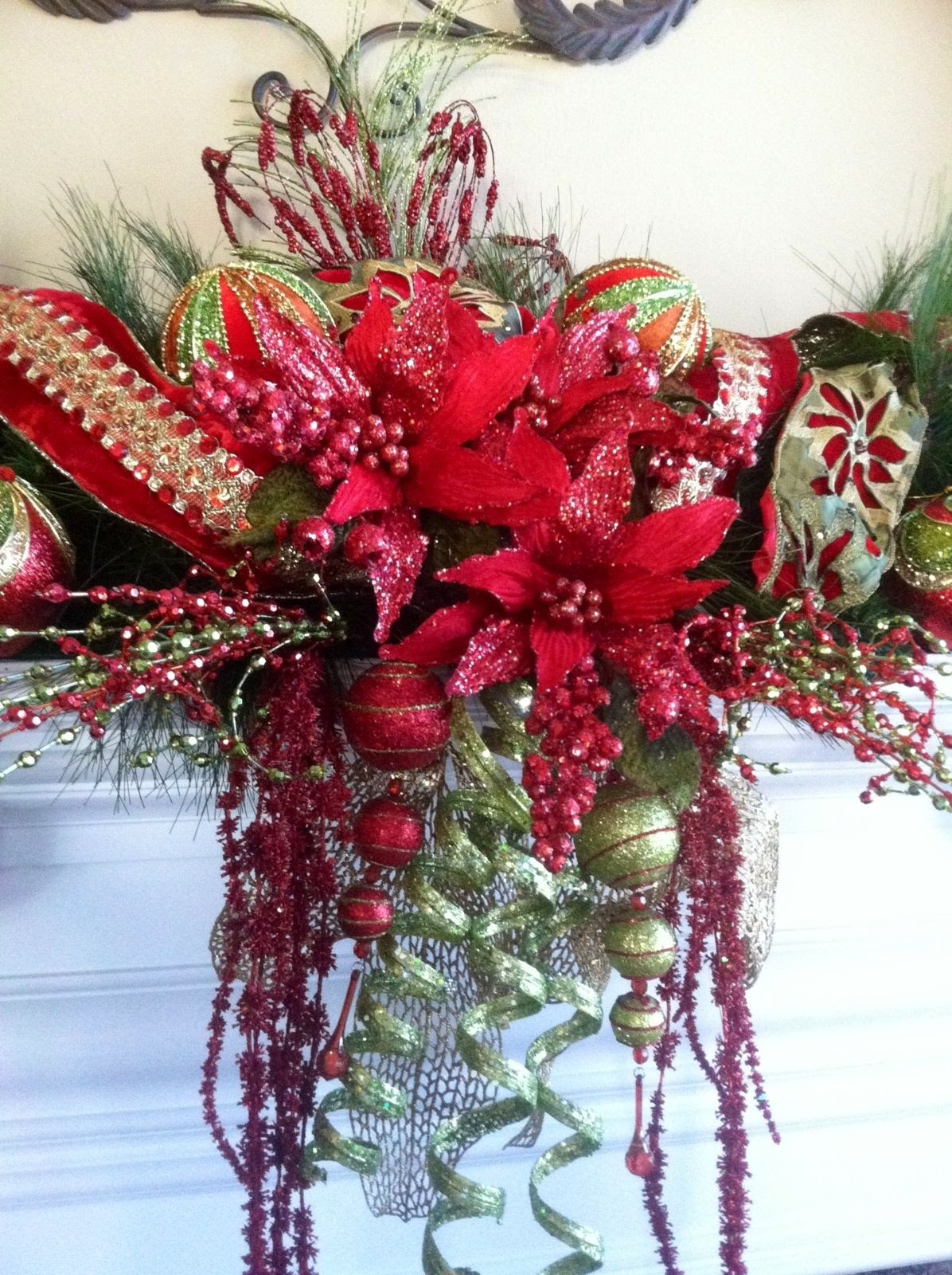 Christmas red poinsettias centerpiece.  Christmas Tree Decorations 