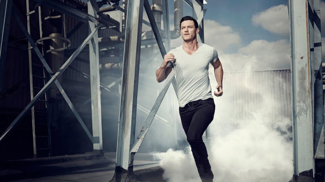 Luke Evans Running Male Celebrity Wallpaper