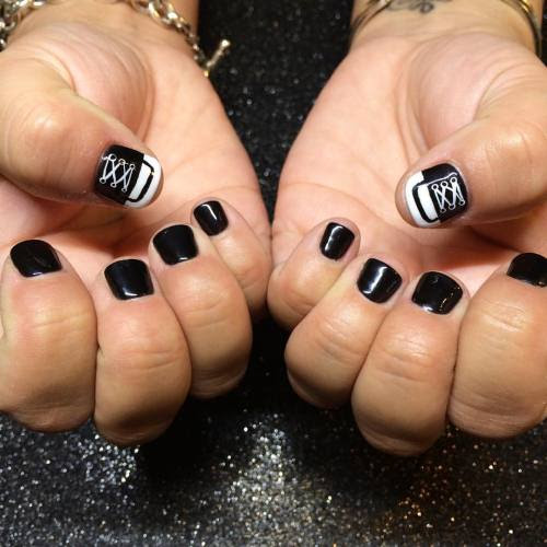 Baby @converse inspired by a @cutepolish photo ⚫️⚪️