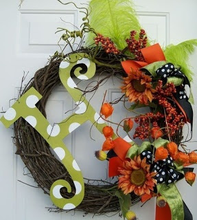 10 Easy DIY Fall wreaths - love this one with the H!!!