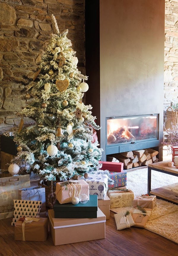 Old French farm house with Nordic Christmas spirit 