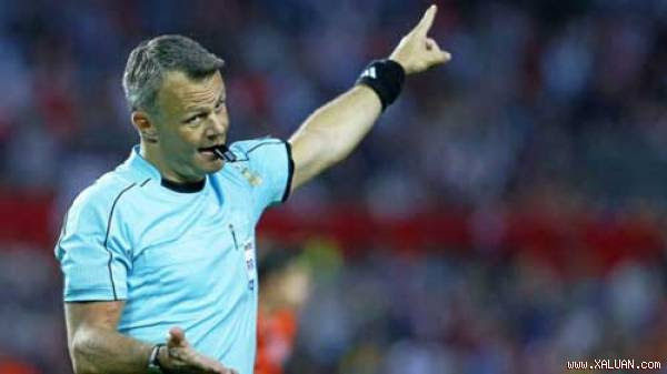 Trọng tài Björn Kuipers từng “cứu“ Barca cách đây 5 năm, cũng ở vòng tứ kết Champions League