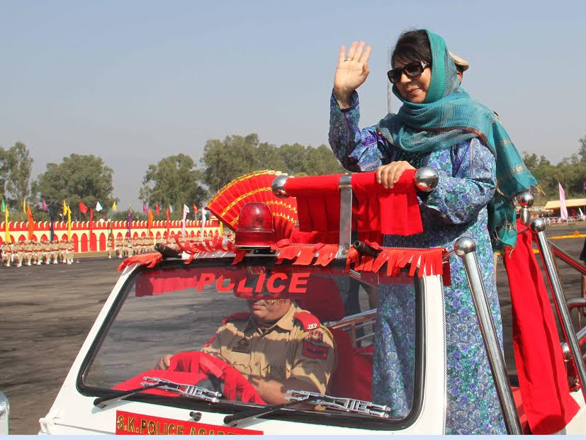 cm-ms-mehbooba-mufti-passing-out-parade-at-udhampur-on-oct-28-2016