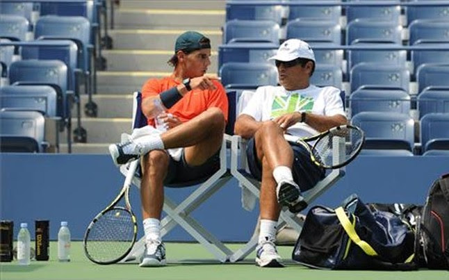 Toni Nadal con Rafa Nadal durante un torneo