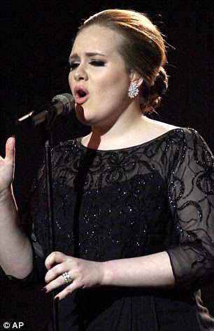Até para as honras: Adele e Kanye West e liderou a lista de hoje à noite com um Grammy nomeações respectivas seis e sete indicações cada (imagens de arquivo)