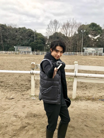 山﨑賢人 朝早くてもカッコイイ決めポーズにファン興奮 Entame Plex