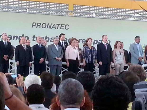 Autoridades do estado acompanham presidente DIlma em solenidade (Foto: Fernanda Zauli/G1)