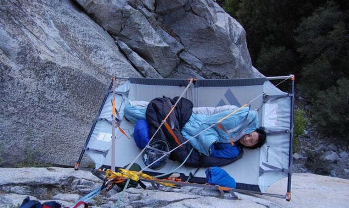 Mountain Camping (17 pics)
