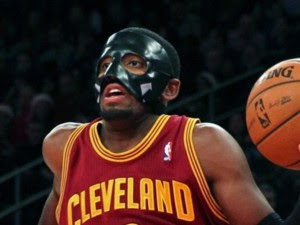Nbaまとめ 鼻骨骨折のレブロンが装着した黒フェイスマスクの評判ｗｗ