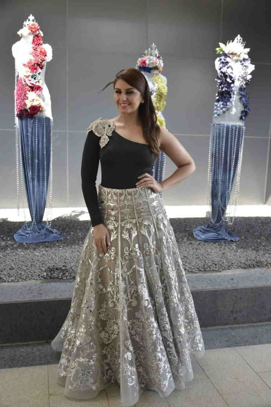 Beautiful Mumbai Model Huma Qureshi Long Hair Stills In Black Gown