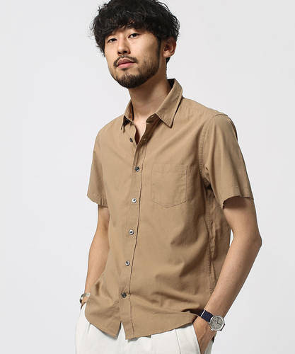 ベージュのシャツのメンズコーディネート 着こなし