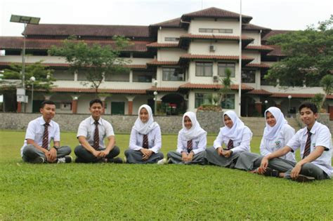 sma dwiwarna islamic boarding school terbaik