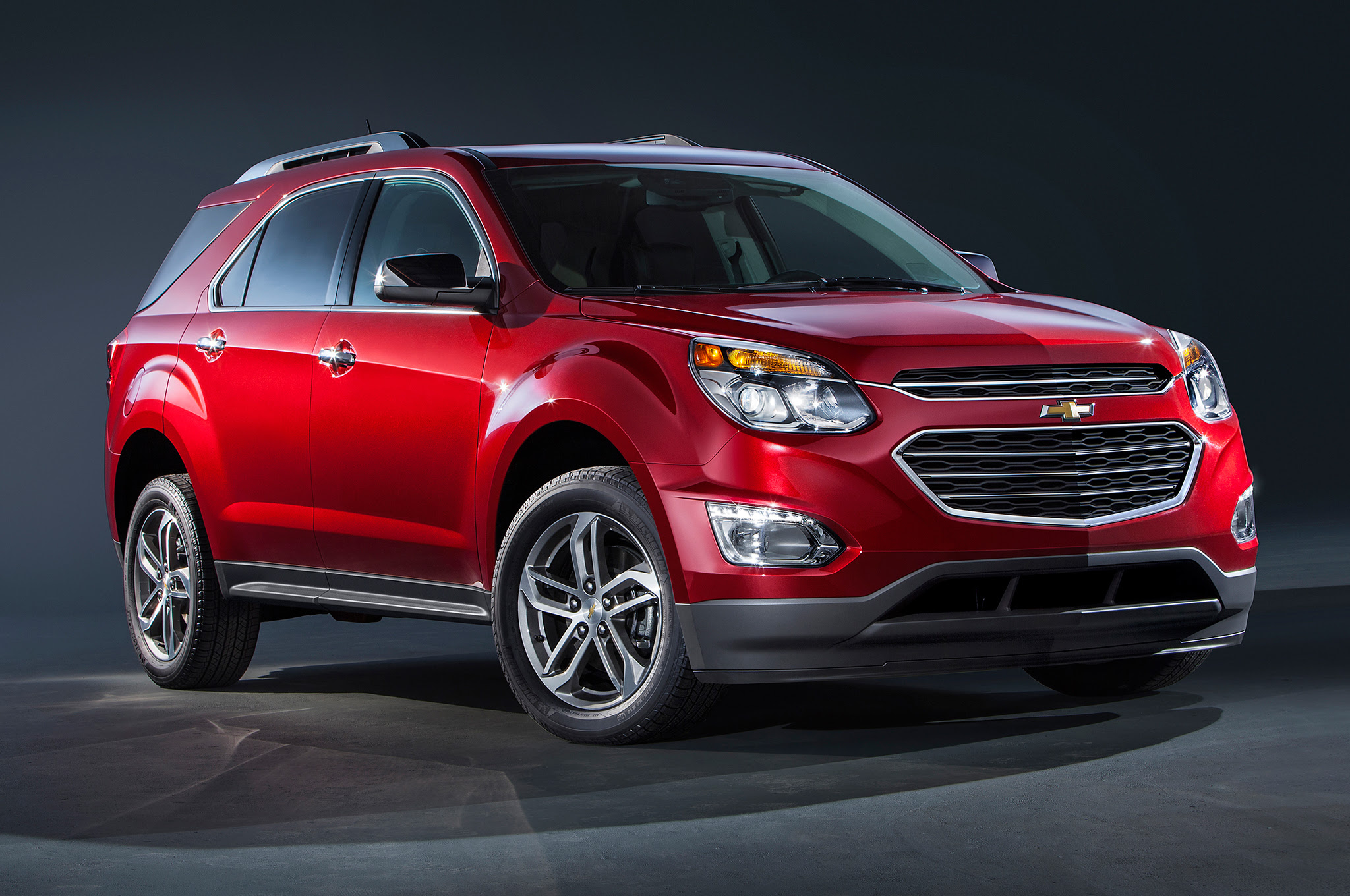 2016-Chevrolet-Equinox-LTZ-front-three-quarter-02