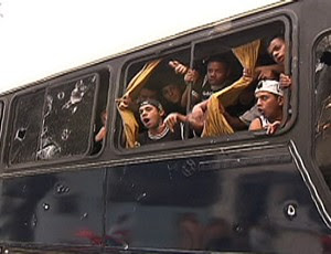 Ônibus tiros corinthians (Foto: Reprodução SporTV)