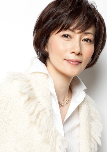 ５０代女性 同窓会での服装 メイクは ちょっぴり差がつくコツ Infomalco