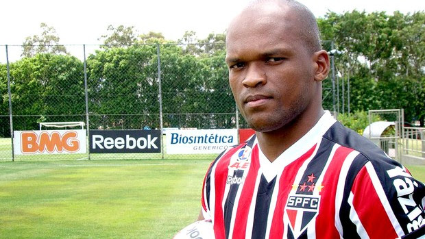 Edson Silva apresentado no São Paulo (Foto: Rubens Chiri / Site oficial do São Paulo FC)