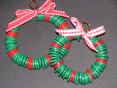 25 Days of Ornaments & Gifts - Button Wreath 006