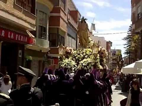 video que se muestra una procesión bailando a ritmo de Samba